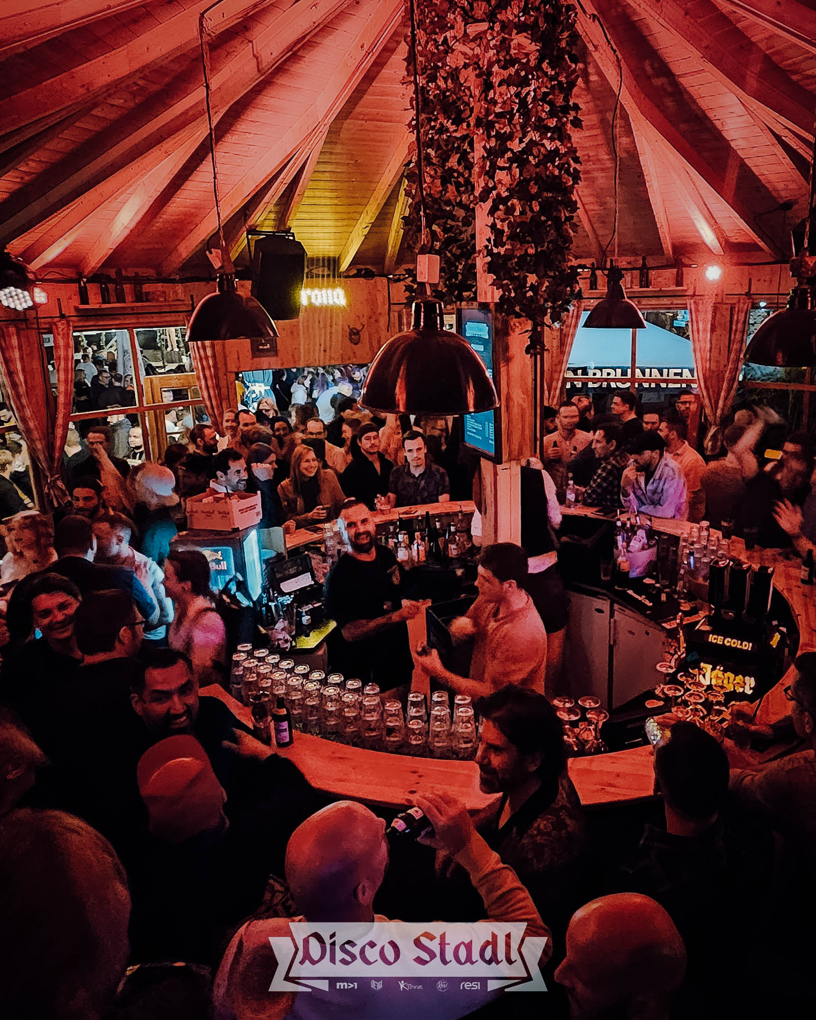 Blick über die Bar im Disco Stadl
