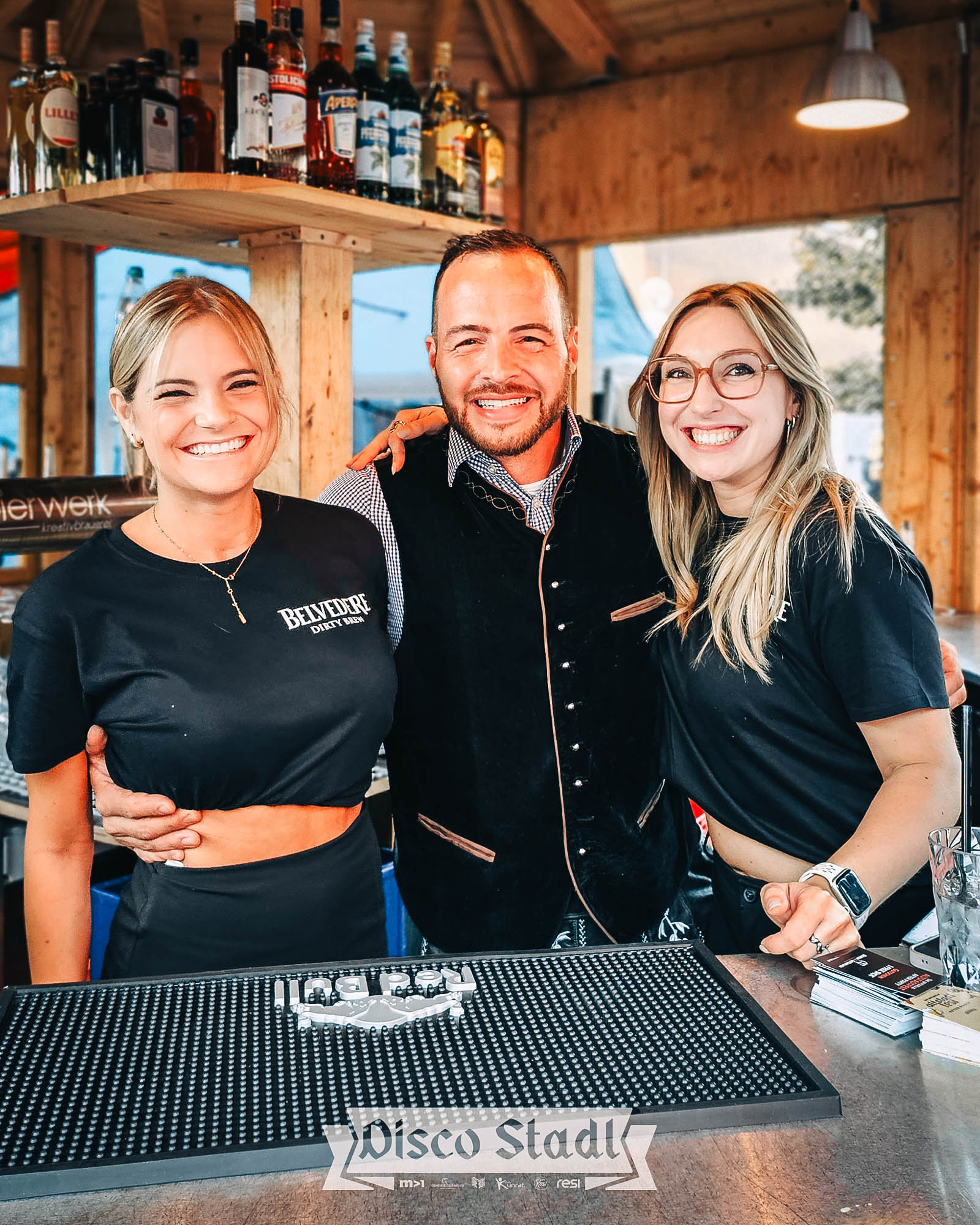 Team hinter der Bar im Disco Stadl